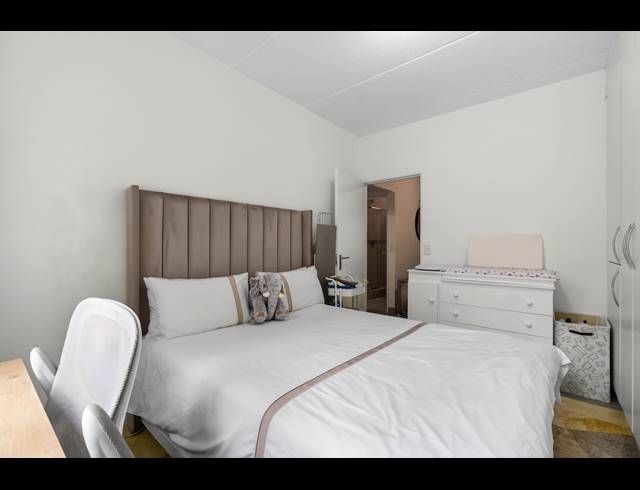 2 BEDROOM APARTMENT FOR SALE IN SUNNINGHILL